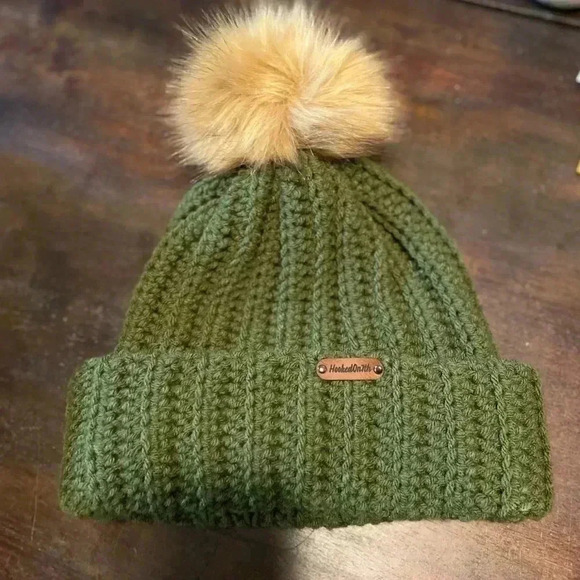 Chunky Oversized Cuffed Fall Winter Beanie Faux Fur PomPom - Mushroom Decal‎ - Picture 2 of 3